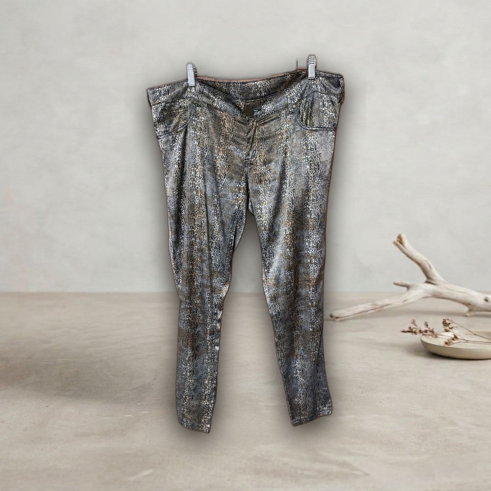 Pantalón de raso estampado tipo Shake beige con negro tiro bajo 